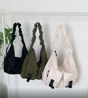 Tas bahu selempang serbaguna kasual pangsit saku ganda berkerut