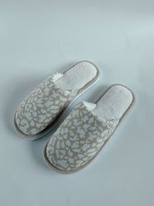 Nuevo diseño de interior para <span class=keywords><strong>mujer</strong></span>, zapatillas cómodas con estampado completo, <span class=keywords><strong>zapatos</strong></span> de casa con punta cerrada con suela de EVA, amortiguación suave e iluminada - Product Image 2