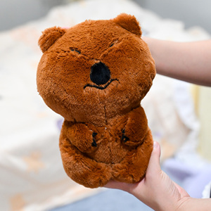 Orsetto <span class=keywords><strong>di</strong></span> peluche con occhi squintati personalizzato, da disegno a campione, servizio OEM ODM, MOQ basso, simpatico animale <span class=keywords><strong>di</strong></span> peluche smug, direttamente dalla fabbrica - Product Image 5