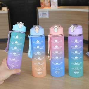 Gobelet de sport isotherme en PC dégradé avec poignée, anti-fuite, pour hommes et femmes, design moderne et portable - Product Image 1