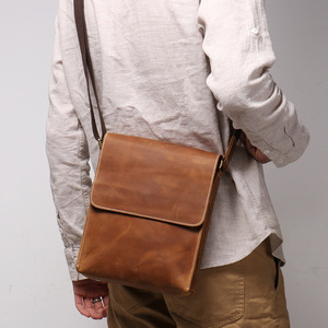 <span class=keywords><strong>Sac</strong></span> messager en <span class=keywords><strong>cuir</strong></span> personnalisé avec logo de marque tendance, <span class=keywords><strong>sac</strong></span> à <span class=keywords><strong>bandoulière</strong></span> vintage en <span class=keywords><strong>cuir</strong></span> de vachette Crazy Horse avec 3 porte-cartes, vente en gros - Product Image 2