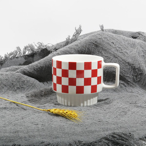 Tasse à café en céramique tendance et créative, personnalisée, motif à carreaux et rayures ondulées - Tasse pour couple, sans BPA, passe au lave-vaisselle - Product Image 4