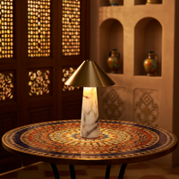 Lampe de table flexible moderne à piles en forme de champignon en marbre avec design Calacatta doré, éclairage intérieur 2700K
