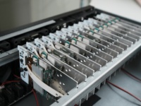Armoire de charge multi-téléphones à 20 emplacements avec compartiments individuels pour la gestion centralisée des appareils