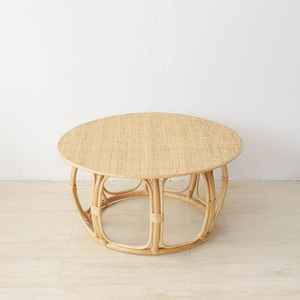 Table basse ronde en rotin faite à la main - Product Image 1