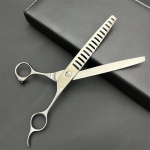 กรรไกรตัดขนสัตว์เลี้ยงสแตนเลสแบบฟิชโบน 7 นิ้ว สำหรับกำจัดขนสุนัข ดีไซน์ฟันใหญ่ - Product Image 2