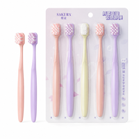 Brosse à dents manuelle ergonomique légère avec poils doux de qualité supérieure et filaments PBT denses, sans BPA, pour un usage quotidien en soins dentaires
