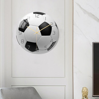Horloge murale de style européen moderne créative en acrylique quartz à face unique, ballon de sport, décoration de salon, horloge murale silencieuse