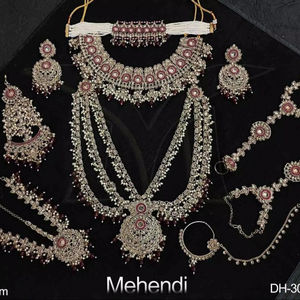 Juego de Joyas Nupciales Antiguas de Primera Calidad, 733 g, Collar y Aretes Tradicionales para Bodas, Rituales y Celebraciones Especiales - Product Image 1