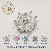 Breloque de lacet en cristal en forme de fleur, clip pour lacets, breloque en strass blanc, fermoir en alliage de zinc, OEM ODM GRS Recyclé