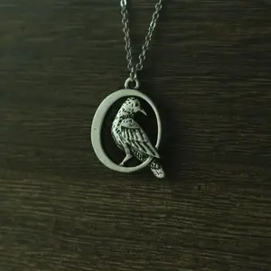 COLLAR <span class=keywords><strong>RAVEN</strong></span> NECKLACE con diseño de pájaro negro en la luna, cuervo, para niñas, mujeres, niños, hombres, colgante artístico, joyería hecha a mano. - Product Image 3