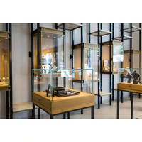 Vitrine de présentation de luxe en verre trempé avec base en bois de chêne massif, tiroir verrouillable et serrure de sécurité pour bijoux et montres