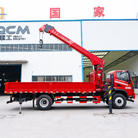 Grue hydraulique montée sur camion Dongfeng de 8 tonnes à flèche droite pour la construction