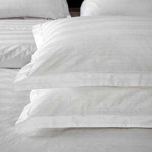Parure <span class=keywords><strong>de</strong></span> lit 4 pièces en satin rayé pour hôtel, style minimaliste pour gîtes, draps, <span class=keywords><strong>housse</strong></span> <span class=keywords><strong>de</strong></span> <span class=keywords><strong>couette</strong></span> et taies d'oreiller en <span class=keywords><strong>lin</strong></span> d'hôtel, directement <span class=keywords><strong>de</strong></span> l'usine - Product Image 6