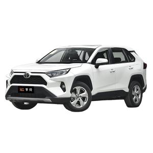 Toyota RAV4 2016 Essence en Bon État avec Boîte Automatique, Sièges Sombres, Traction Avant et Galerie de Toit Métallique - Product Image 1