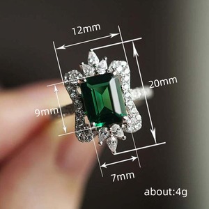 Anello di fidanzamento da donna con smeraldo quadrato a forma di principessa, gioiello da dito con corona floreale - Product Image 6