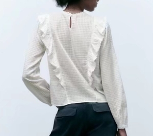 بلوزة بيضاء بأكمام طويلة مزينة بالكشكشة للنساء، قمصان وملابس علوية - Product Image 5