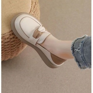 Quality Reliable Soft <strong>Green</strong> Khaki Color Wear-resistant <strong>Flat</strong> Sole Casual Style Round <strong>Shoe</strong> Toe Ladies Stock Trendy Women <strong>Shoes</strong> - Product Image 4