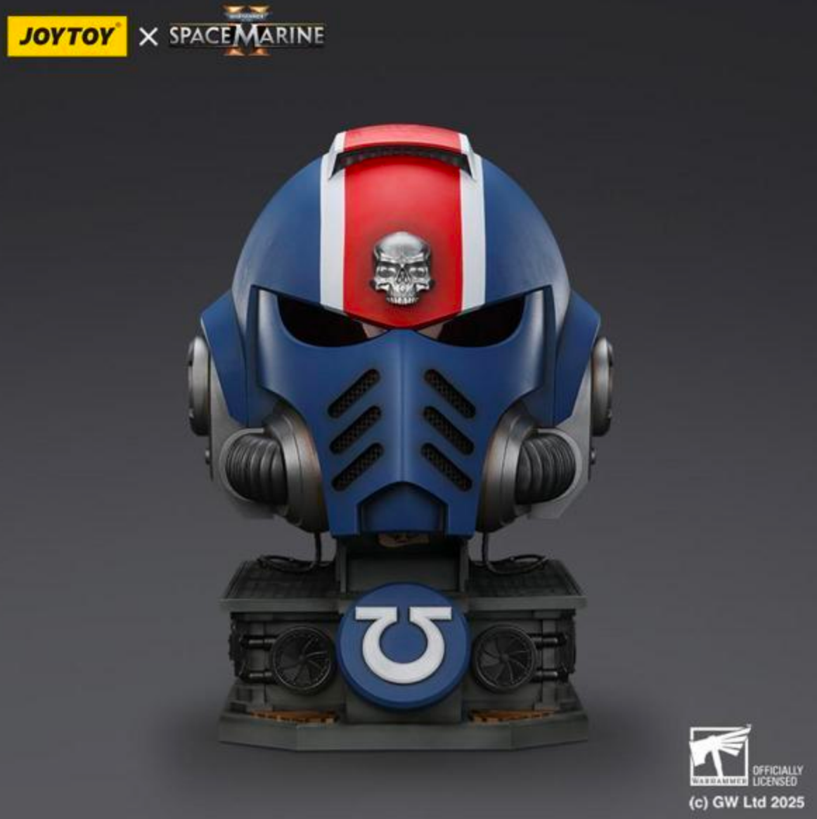 "Ultramarines Lieutenant Titus' MKX Helmet & Display Stand"