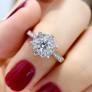 Anello di fidanzamento con zirconi a forma di fiocco di neve per donna, elegante gioiello scintillante per matrimonio - Product Image 2