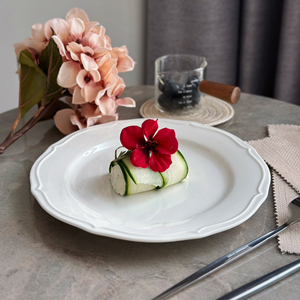 Assiette en céramique blanche vintage en relief Vaisselle en porcelaine de style rustique pour café à la maison et fournitures d'hôtel - Product Image 1