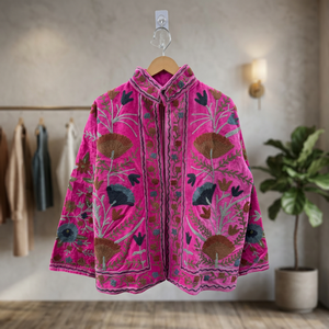 Chaqueta Bomber Corta Abierta para Mujer, Hecha a Mano, Estilo Boho, de Terciopelo Rosa, con Bordado Suzani, Ecológica, Transpirable, Acolchada con Kantha Indio - Product Image 1