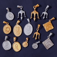 Mode plaqué or mythologie grecque Poséidon Trident pendentif 30mm en acier inoxydable Vintage dieu romain Neptune pendentif à breloque pour hommes