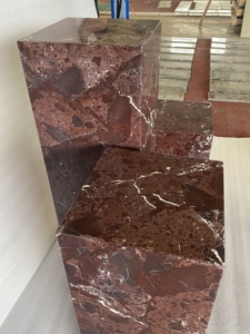 Table d'appoint en marbre Rosso Levanto, piétement en pierre naturelle, pour salon moderne - Product Image 6