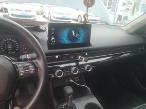 Honda Civic 1.5T FWD CVT, voiture hybride compacte populaire avec transmission intégrale, sièges en cuir, intérieur foncé, régulateur de vitesse adaptatif, meilleur prix d'occasion - Product Image 5