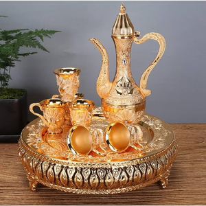 Juego de Copas de Vino Doradas Ornamentadas con Ocho Copas Decorativas y Bandeja de Servicio Premium para Decoración de Bar en Casa, Regalos de Boda - Product Image 3