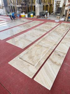 กระเบื้องออนิกซ์สีน้ำตาลลายคลื่นแปลกตาแบบตัดตามขนาด แผ่นผนังออนิกซ์สีขาวเปอร์เซีย แผงผนังหยก คอลัมน์ออนิกซ์แกะสลักสำหรับตกแต่ง - Product Image 6