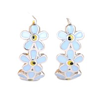 Anting Huggie Hoop Bunga Daisy Biru Bernuansa Perak, Anting Jepit Kecil Bermotif Bunga Enamel Warna-warni untuk Wanita, Perhiasan Sehari-hari