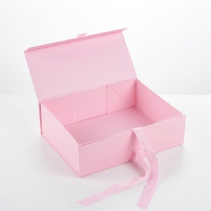 Boîte pliante magnétique en carton rigide sur mesure avec ruban en satin et impression sérigraphique pour panier cadeau de demande en mariage pour demoiselle d'honneur - Product Image 3