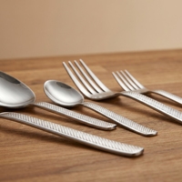 Ensemble de cuillères de table en acier inoxydable de style vintage, à pointes variées et embossées, résistantes à la rouille, avec manches décorés assortis, vente en gros