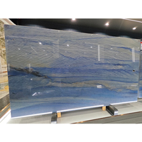 Dalle de marbre KT Stone Light Base Deep Blue à veines superposées pour mur TV décoratif de villa haut de gamme