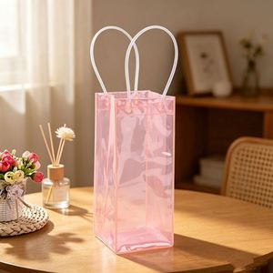 Sac isotherme transparent en PVC avec support souple et logo personnalisé pour bouteille de champagne ou de vin – Idéal comme sac cadeau - Product Image 4