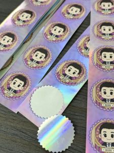 Etiquetas autoadhesivas de vinilo impresas personalizadas, impermeables, holográficas, decorativas, con logotipos de dibujos animados, pegatinas troqueladas - Product Image 6