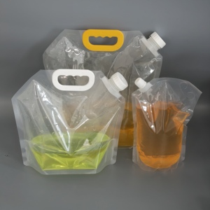 ถุงบรรจุภัณฑ์แบบตั้งได้ ขนาด 2.5 ลิตร 4 ลิตร 5 ลิตร  แบบมีพวยน้ำ  ผลิตจากพลาสติก PE เกรดสำหรับอาหาร  รีไซเคิลได้ ป้องกันการรั่วซึม  พิมพ์ลายกราเวียร์  ปรับแต่งได้ - Product Image 2