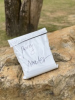 L'extérieur de gros est blanc à l'intérieur est noir imperméable nouveau matériel affranchissement sac de livraison de colis couleur-emballé sac de courrier