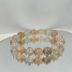 Bracelet en fourrure de lapin véritable de 11mm avec des tons pastel apaisants pour l'équilibre émotionnel et l'harmonie spirituelle - Product Image 1