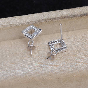 ตัวเรือนต่างหูเงินแท้ S925 ทรงสี่เหลี่ยมขัดเงา อุปกรณ์ DIY สำหรับเครื่องประดับมุก ลูกปัดเว้นวรรค 16.5-16.7 มม. รุ่น Ma Bei 6082 อุปกรณ์ทำเครื่องประดับ - Product Image 4