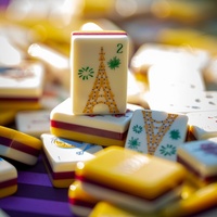 Dropshipping Mindestbestellmenge 1 Set Modernes Neues Maßgefertigtes Reise-Mahjong-Set Gelb 160 Gravierte Acryl Luxus Amerikanische Mahjong-Steine