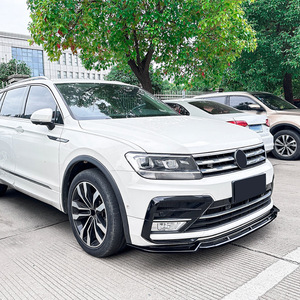 Kit carrosserie de pare-chocs avant Amp-Z pour Volkswagen Tiguan Mk2 R-Line 2017-2020, finition noir piano, texture fibre de carbone - Product Image 1