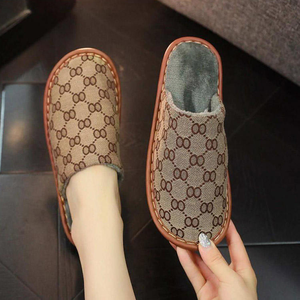 Chaussons de chambre pour couple en gros directement de l'usine, chaussures de marche de créateur avec semelles en caoutchouc antidérapantes, chaussons pour femmes - Product Image 6