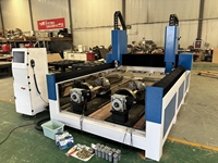 Routeur CNC 4 axes 2 broches pour pierre, robuste, avec ATC et refroidissement par eau, pour la gravure et la sculpture de pierres tombales en granit