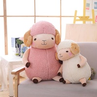 Peluche Mouton Mignon et Moelleux, Jouet en Peluche Doux, Poupée Animal en Peluche Agneau Kawaii avec Cornes Courbes pour Cadeau d'Anniversaire Enfant