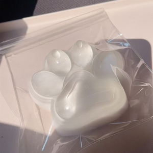 Les pattes de chat en gomme Taba sont super douces, à presser et à caresser. <span class=keywords><strong>C</strong></span>'<span class=keywords><strong>est</strong></span> un animal réaliste et amusant pour soulager le stress au bureau. - Product Image 4