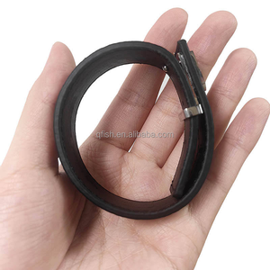 Prezzo all'Ingrosso Braccialetto Sottile da Uomo in Pelle Regolabile Nero/Marrone con Logo Inciso di Lusso - Product Image 2