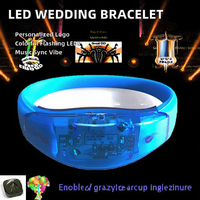 Bracelet LED multicolore FineGreen pour mariages, festivals et événements du Nouvel An, avec affichage personnalisé du logo, vibrations musicales et clignotements