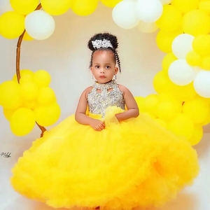 Abiti da compleanno gialli per bambine, personalizzati con collo alto e perline, per damigelle d'onore, feste di matrimonio e balli di fine anno - Product Image 1